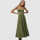 Adéla - Moderne Eleganz mit freiem Rücken