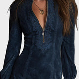 Jasmin – Blaues Wildleder-Mini-Kleid mit Spitze