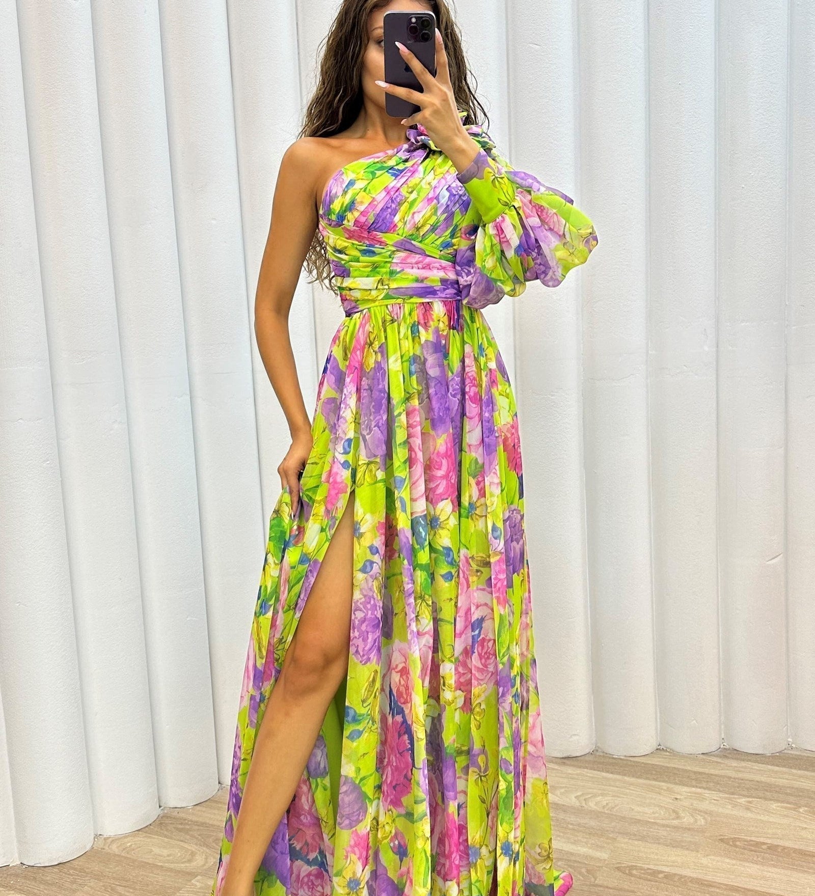 Whitney - Elegantes und Fliessendes Kleid