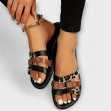 Panthermuster Sandalen mit gekreuzten Riemen