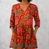 Marion | Lange Bluse aus Leinen mit großen folkloristischen Blumen und gewebtem Saum