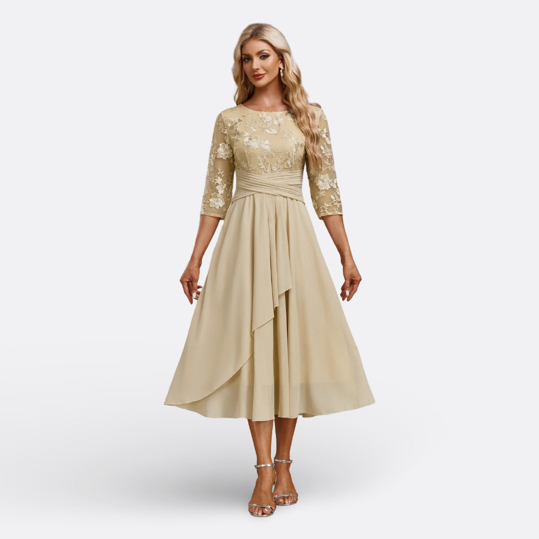 Mariana - Spitzenkleid mit kurzen Ärmeln
