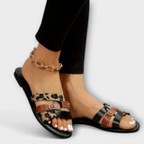 Panthermuster Sandalen mit gekreuzten Riemen